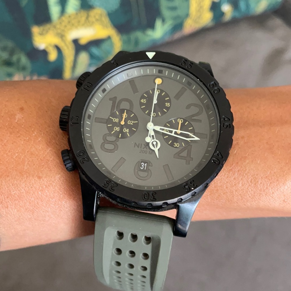 MENS Nixon 48-20 Chrono watch- BLK & OLIVE GRN